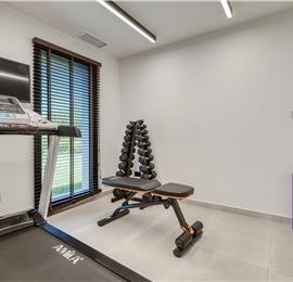 5 bedroom luxury seaside villa with indoor & outdoor pool, near Acharavi, sleeps 10